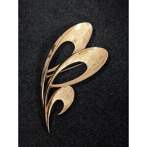 Vintage Crown Trifari Abstract Modernist Gold Tone Brooch Pin Retro MCM 1960s